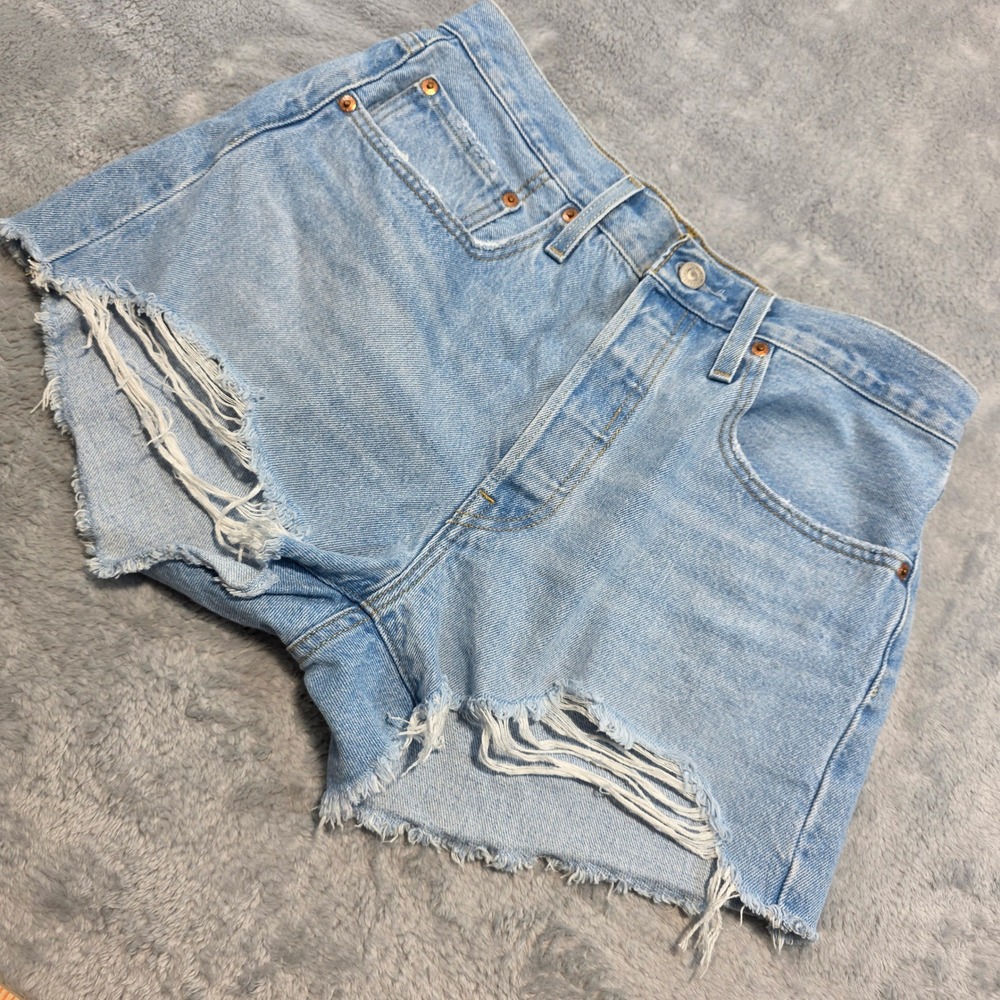 Levi's‎ Women 30 Light Wash Blue 501 Denim Shorts High Rise Distressed Raw Hem